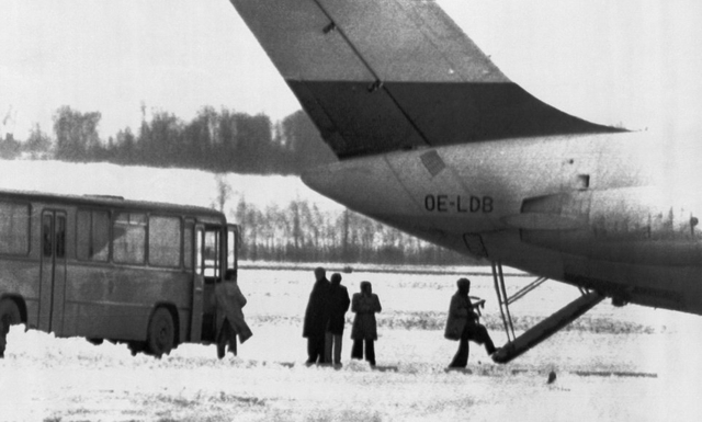 photo of hostages by plane